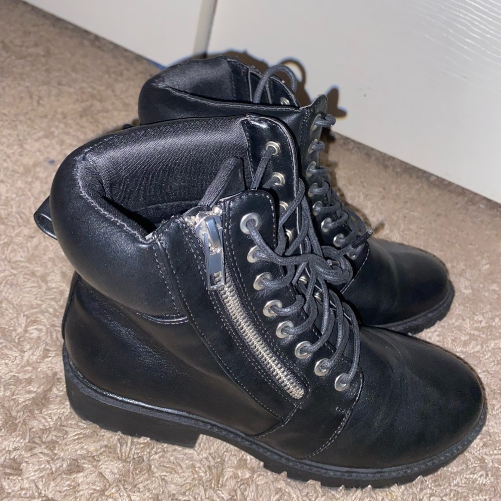 Leather Combat Boots / Size: 7 / Color: Black